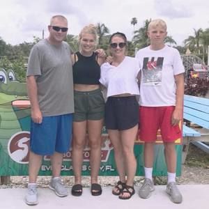 Meet your Posher, Loni